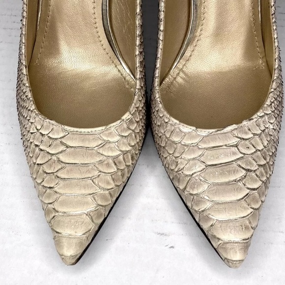 Stuart Weitzman Pointed Snakeskin Pumps Leather - Picture 3 of 10